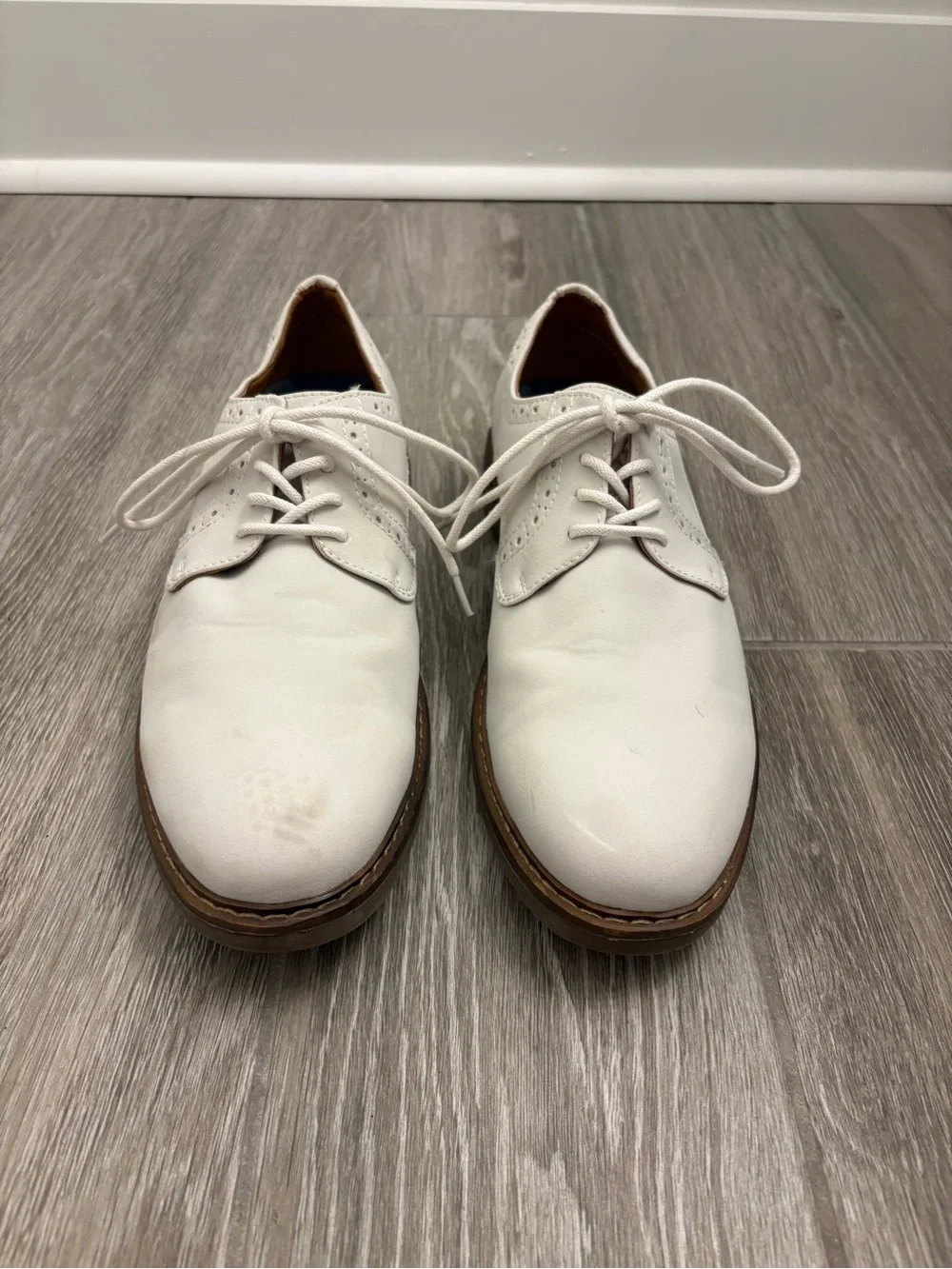 Izod White Leather Men’s Derby Shoes with Brown Soles